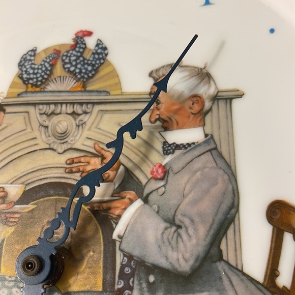 Vintage Norman Rocwell plate wall clock with gold rim. - Picture 6 of 6